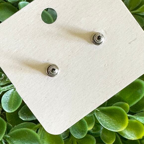 BOGO FREE SEAHORSE STUD EARRINGS - Picture 4 of 4